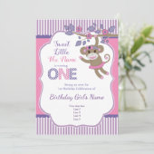 パープルピンクソックモンキー誕生日招待状 招待状 (スタンド正面)