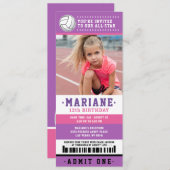 パープルピンクバレーボールチケット誕生日写真 招待状 (正面/裏面)