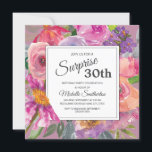 パープルピンクフローラ30thサプライズ誕生日 招待状<br><div class="desc">紫と赤面ピンクの水の色のフローラ驚き30歳の女性のための誕生日パーティの招待状。</div>