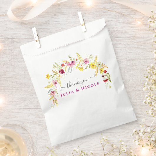 パープルピンクワイルドオーキッドフラワーズリース結婚ズ フェイバーバッグ (クリップ留めされた状態)