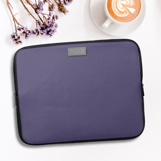 パープルフェイクレザールックモノグラムのラップトップスリーブ ラップトップスリーブ (A pretty Purple Personalized Laptop Sleeve with space for your initials)