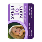 パープルフォトスイート16パーティの招待状フラットマグネット マグネット (縦)