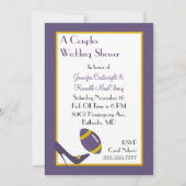 パープルフットボールカップルズウェディングシャワー招待状 招待状 (正面)