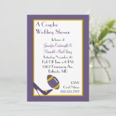 パープルフットボールカップルズウェディングシャワー招待状 招待状 (スタンド正面)