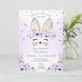 パープルフラワークラウンバニー耳イースター誕生日 招待状 (スタンド正面)