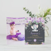 パープルフラワーズエレファント1歳の誕生日少女写真 招待状 (スタンド正面)