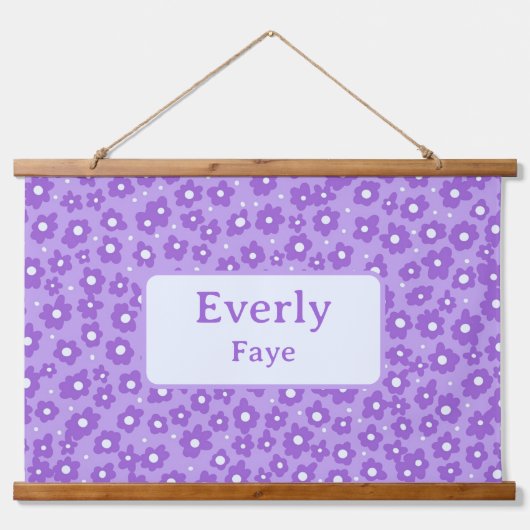 パープルフラワーズ名前をカスタムするキッズルーム子供部屋アート 吊り下げ型タペストリー (正面)