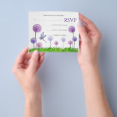 パープルフローラウェディングRSVPカードフライヤー チラシ (手)