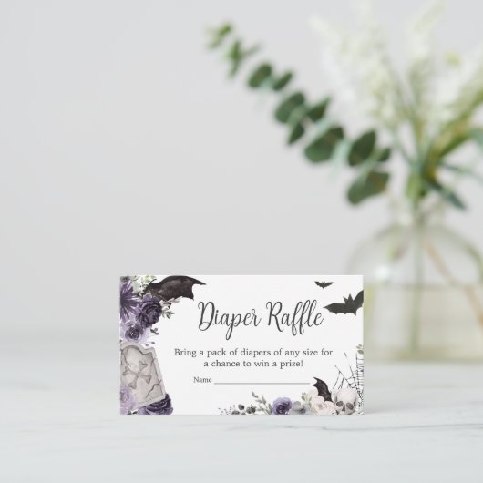 パープルフローラゴシック風ベビーシャワーおむつラッフル エンクロージャーカード (スタンド正面)