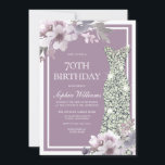 パープルフローラダイヤモンドドレス女性70誕生日 招待状<br><div class="desc">パープルフローラエレガントダイヤモンドドレス60番目の誕生日招待状マッチングコレクションのニッチとネストストア。デザイン提供： https://www.etsy.com/shop/SmallHouseBigPony</div>
