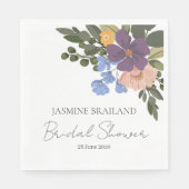 パープルフローラ&グリーンリーブーケブライダルシャワー スタンダードランチョンナプキン (正面)