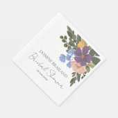 パープルフローラ&グリーンリーブーケブライダルシャワー スタンダードランチョンナプキン (角)