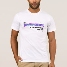 パープルブルーの文字Tシャツに変身する