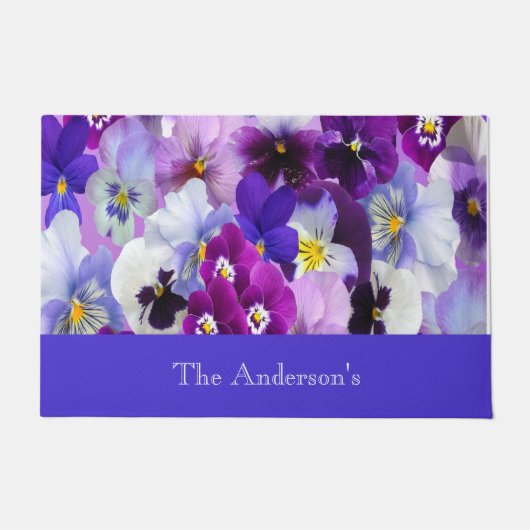 パープルブルーパーソナライズされたホワイトフローラパンジーの花 ドアマット (正面)