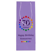 パープルプライドLGBTQ 70今日または任意の年齢の誕生日 ワインギフトバッグ (裏面)