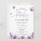 パープルベビー蝶が彼女の方法の赤ちゃんシャワー 招待状 (正面)