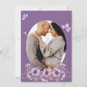 パープルベビー蝶が彼女の方法の赤ちゃんシャワー 招待状 (裏面)