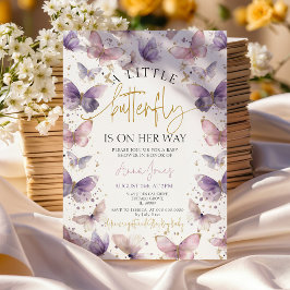 パープルベビー蝶が彼女の方法の赤ちゃんシャワー 招待状