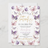 パープルベビー蝶が彼女の方法の赤ちゃんシャワー 招待状 (正面)