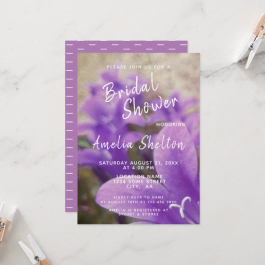 パープルベルフラワーズフローラブライダルシャワー 招待状 (正面/裏面インサイチュ)