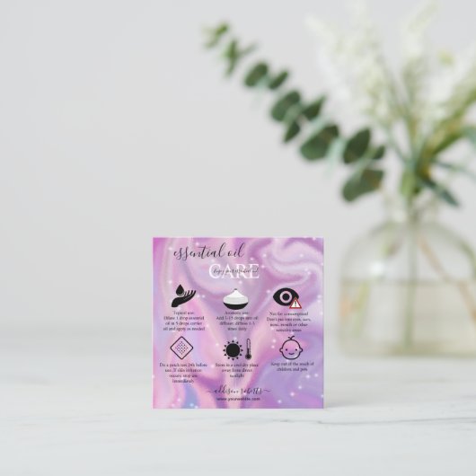 パープルホログラフィックエッセンシャル油気に スクエア名刺 (スタンド正面)