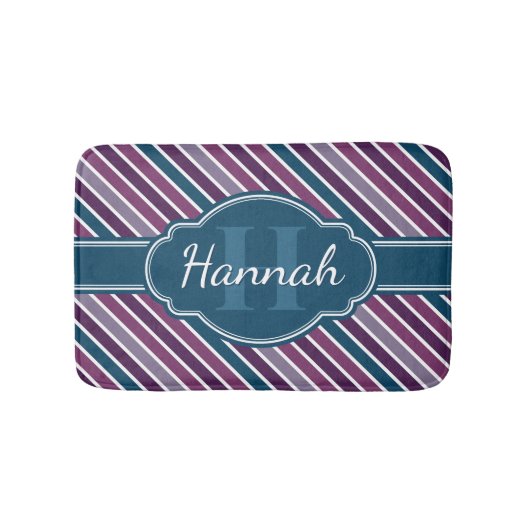 パープルホワイトティール（緑がかった色）はっきりしたストライプパターンモノグラム バスマット (正面)