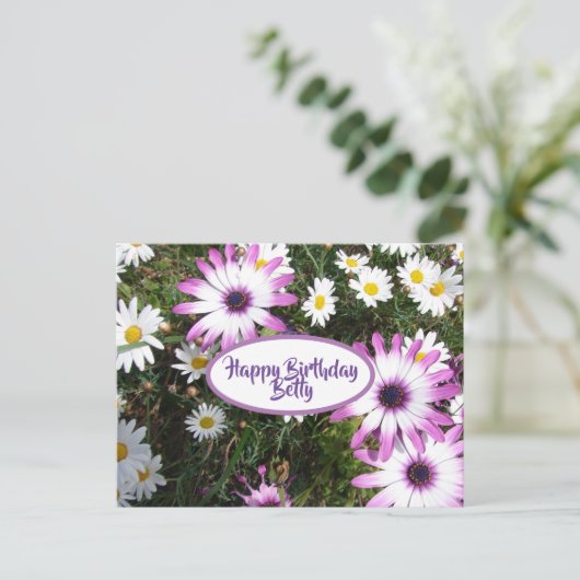 パープルホワイトデイジーフラワーガーデンハッピーバースデー ポストカード (スタンド正面)