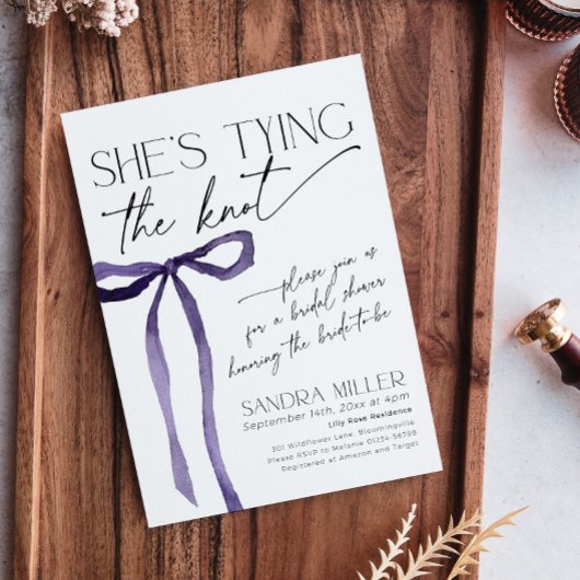 パープルボウ彼女は結び目のゴシックブライダルシャワー 招待状