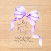 パープルボウ彼女は結び目のブライダルシャワー アクリル招待状 (正面)