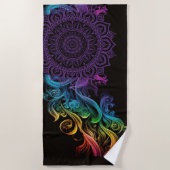 パープルマンダラはっきりしたブラックカラフルチャクラ ビーチタオル (正面)