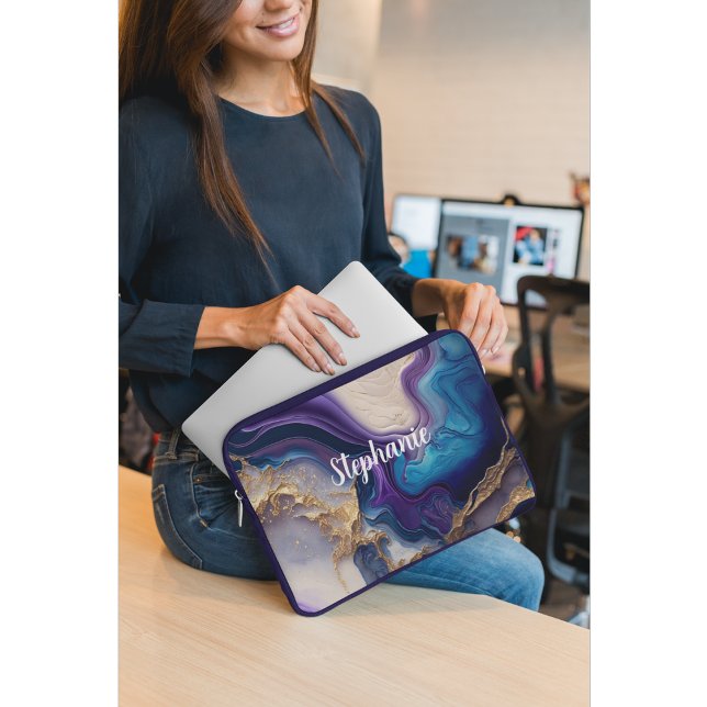 パープルマーブルバラ金ゴールド パーソナライズされた ラップトップスリーブ (クリエイターアップロード済み)