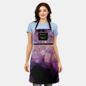 パープルモダンアメジストプロフェッショナルモノグラムエプロン エプロン (着用した状態)