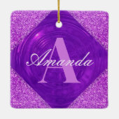 パープルモダングリッターモノグガーリーラム セラミックオーナメント (裏面)