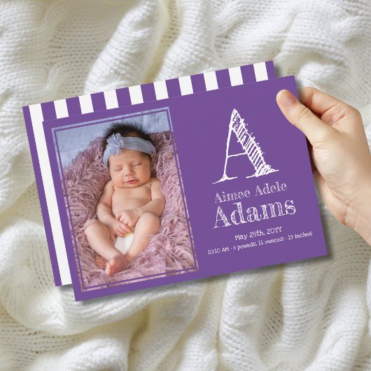 パープルモダンモノグラム誕生統計の写真 案内状