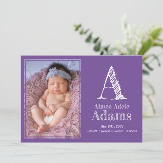 パープルモダンモノグラム誕生統計の写真 案内状 (スタンド正面)