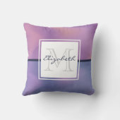 パープルモダン&ピンク渦巻き抽象芸術モノグラム クッション (裏面)