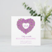 パープルモノグラムのチューリップがハート型に並んだ、結婚式の縮小のお知らせ 案内状 (スタンド正面)