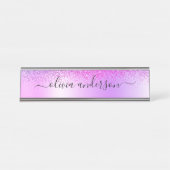 パープルモノグラムグリッタースパークルガーリースクリプト デスクネームプレート (正面)