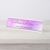 パープルモノグラムグリッタースパークルガーリースクリプト デスクネームプレート (正面)