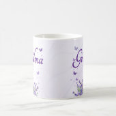 パープルラベエレガントンダー私たちはあなたのおばあちゃんを愛している コーヒーマグカップ (中央)