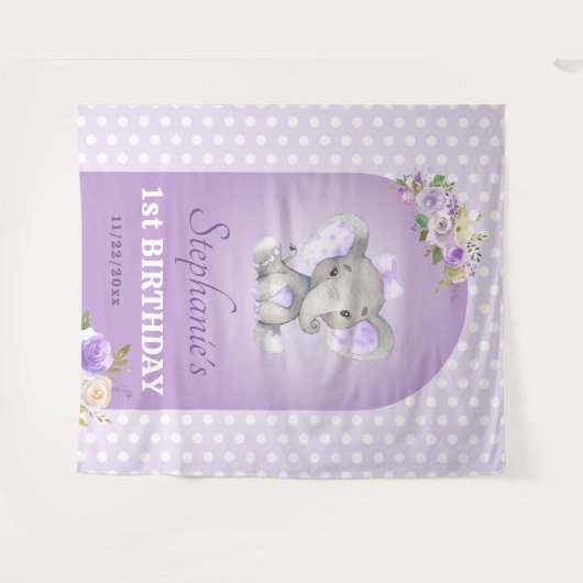 パープルラベンダーガールエレファントファースト1歳の誕生日 タペストリー (正面(横))