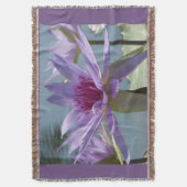 パープルロータスフラワークローズアップブランケット スローブランケット (正面縦)
