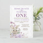 パープルワイルドフラワーズウェーブバニー1st誕生日 招待状 (スタンド正面)