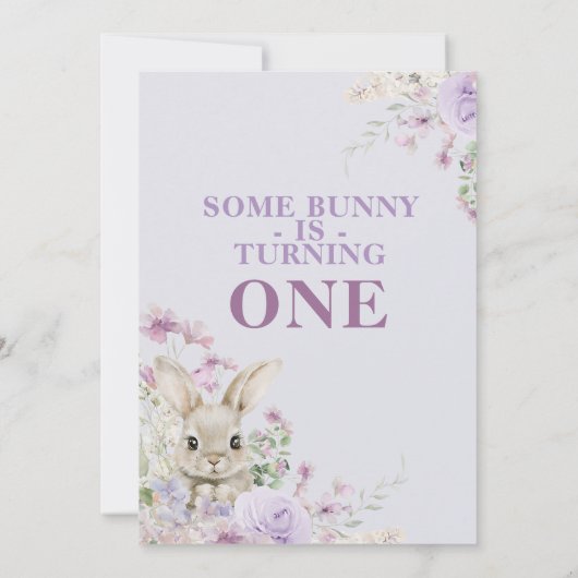 パープルワイルドフラワーズウェーブバニー1st誕生日 招待状 (裏面)