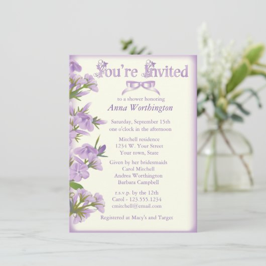 パープルワイルドフラワーブライダルシャワーの招待 招待状 (スタンド正面)