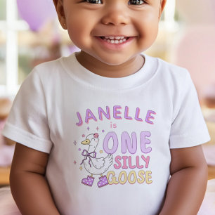 パープルワンシリーガチョウ - レトロな女の子の1歳の誕生日 ベビーTシャツ