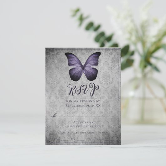 パープルヴィンテージバタフライダマスクウェディングRSVP 出欠カード (スタンド正面)