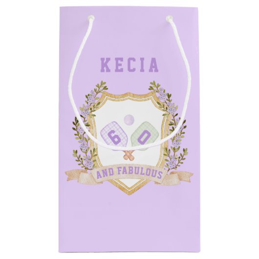 パープル名門私立校風のピックボールハッピーバースデー スモールペーパーバッグ (裏面)