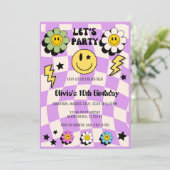 パープル名門私立校風のY2Kレトロハッピー顔パーティー誕生日 招待状 (スタンド正面)