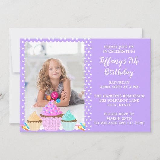パープル水玉模様フォト誕生日招待状 招待状 (正面)